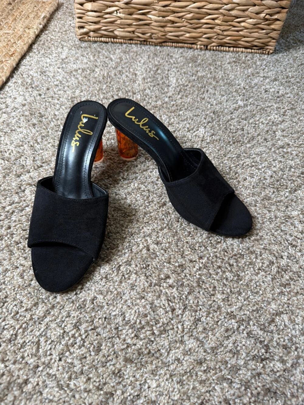 Lulu’s black faux suede heeled mules tortoise 8.5 637